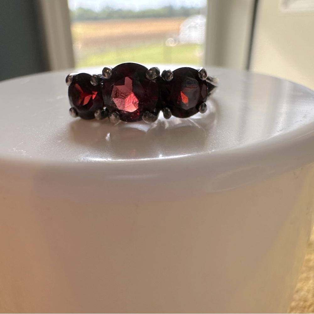 * VINTAGE * boutique garnet ring